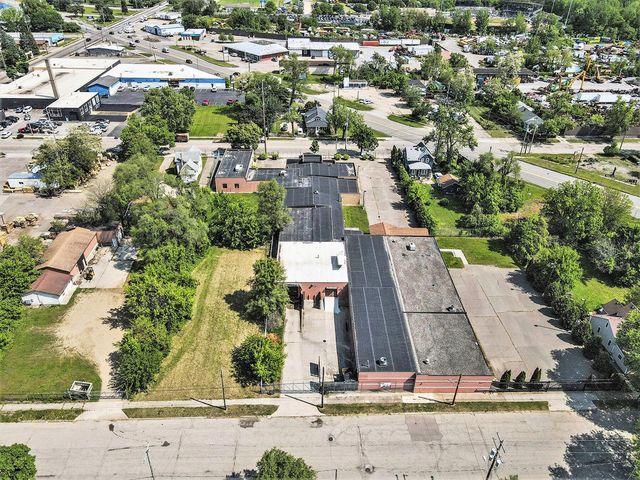 1206 E Crosstown Parkway, Kalamazoo, MI 49001
