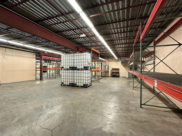 1206 E Crosstown Parkway, Kalamazoo, MI 49001