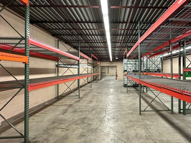 1206 E Crosstown Parkway, Kalamazoo, MI 49001