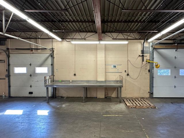 1206 E Crosstown Parkway, Kalamazoo, MI 49001