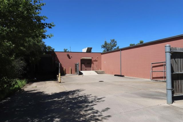 1206 E Crosstown Parkway, Kalamazoo, MI 49001
