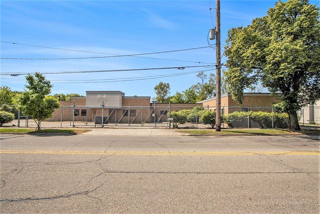 1206 E Crosstown Parkway, Kalamazoo, MI 49001