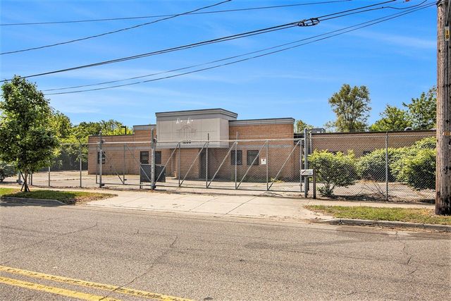 1206 E Crosstown Parkway, Kalamazoo, MI 49001