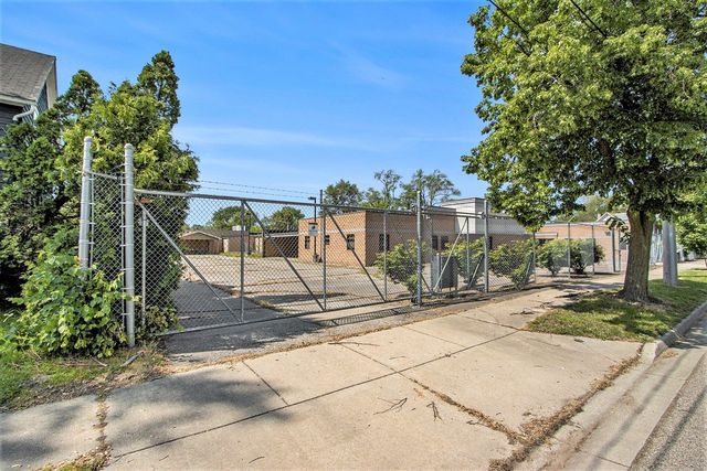 1206 E Crosstown Parkway, Kalamazoo, MI 49001