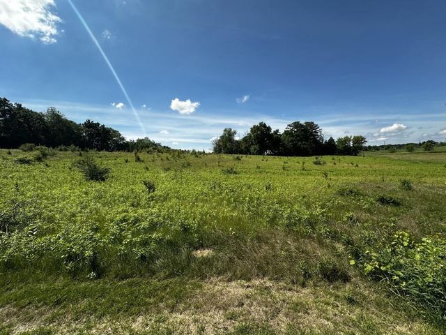 2401 Autumn Crest Road, Stoughton, WI 53589