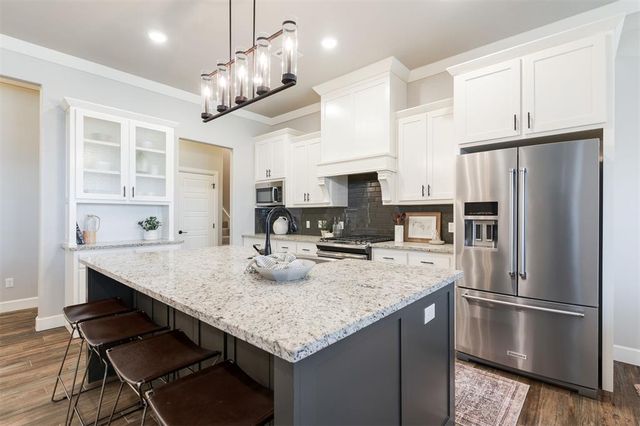 5521 Ledgestone Drive, Mustang, OK 73064