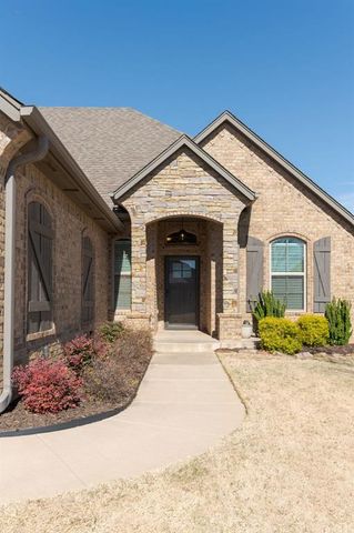 5521 Ledgestone Drive, Mustang, OK 73064
