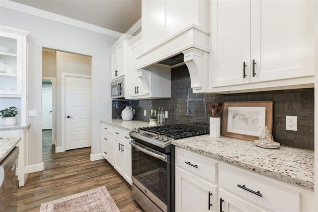 5521 Ledgestone Drive, Mustang, OK 73064
