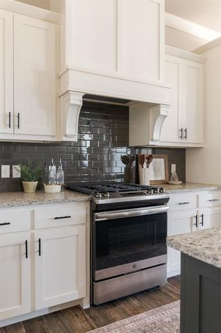 5521 Ledgestone Drive, Mustang, OK 73064