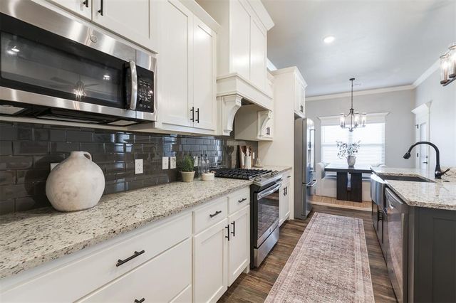 5521 Ledgestone Drive, Mustang, OK 73064