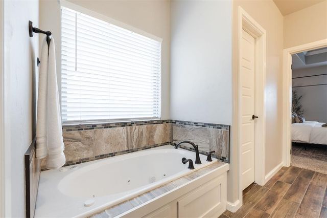 5521 Ledgestone Drive, Mustang, OK 73064