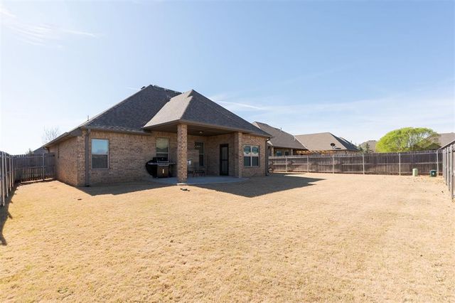 5521 Ledgestone Drive, Mustang, OK 73064