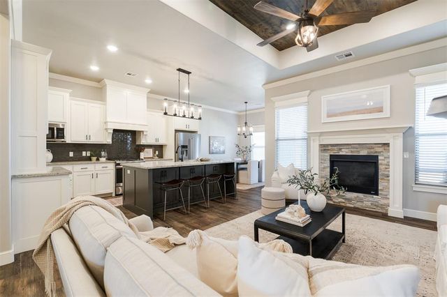 5521 Ledgestone Drive, Mustang, OK 73064