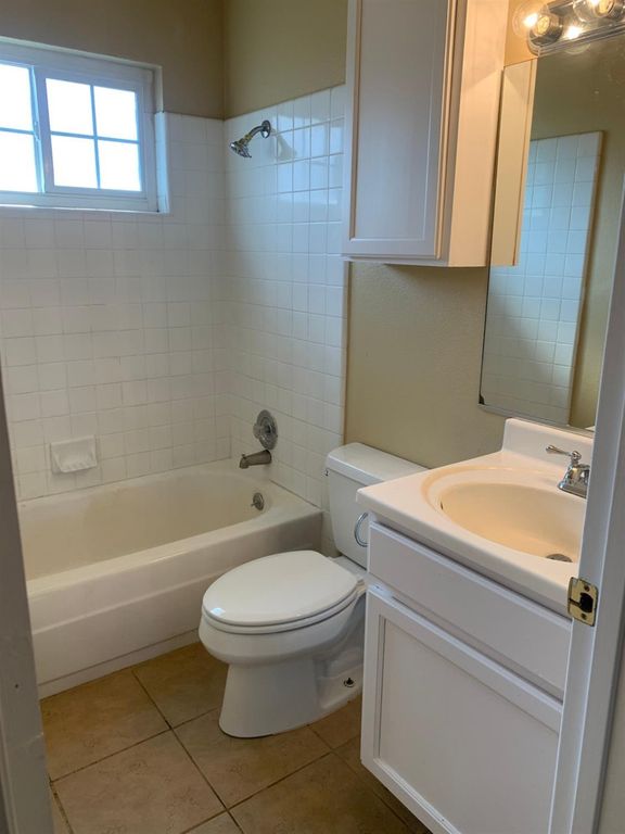 Image 13 of property listing at 495 W Santa Ana Avenue # 4, Clovis, CA 93612