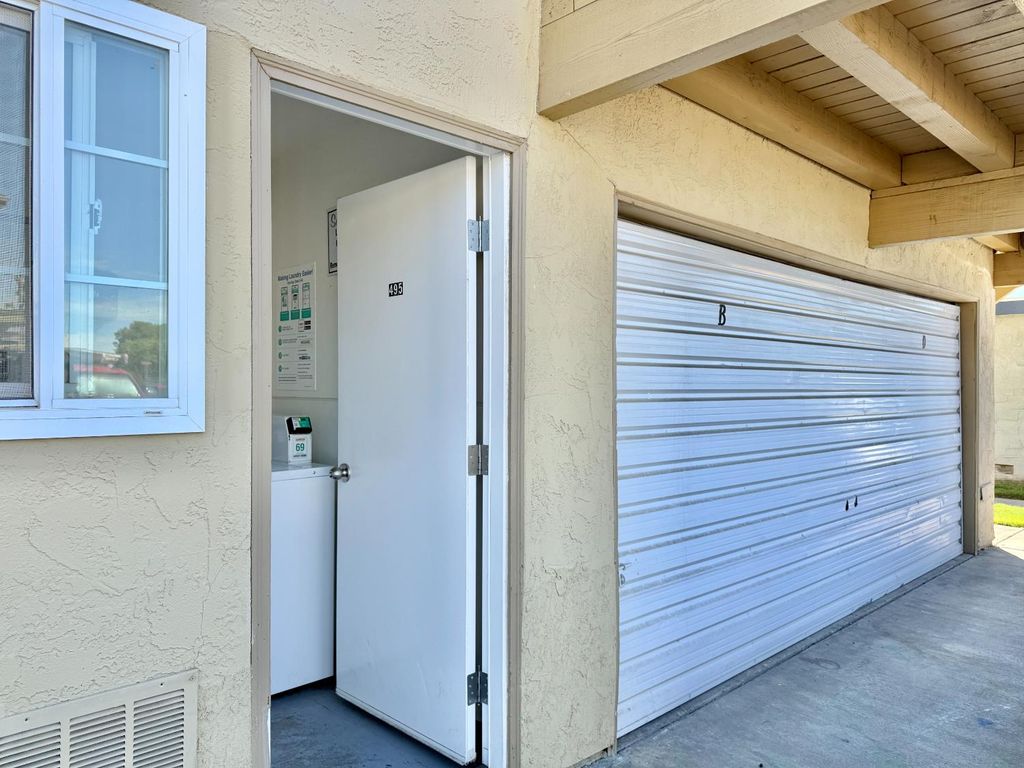 Image 16 of property listing at 495 W Santa Ana Avenue # 4, Clovis, CA 93612