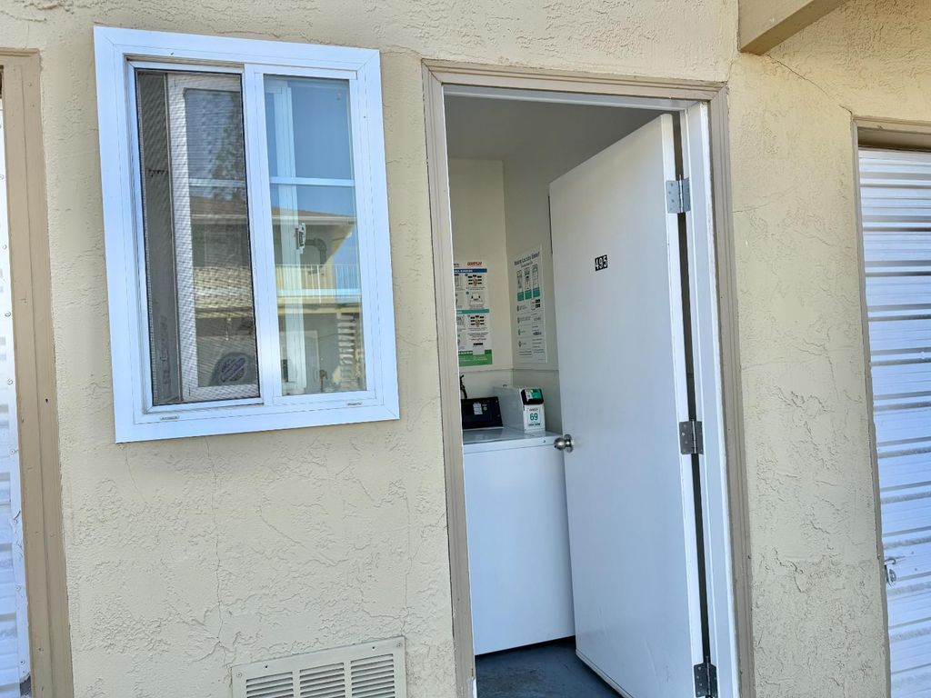 Image 17 of property listing at 495 W Santa Ana Avenue # 4, Clovis, CA 93612