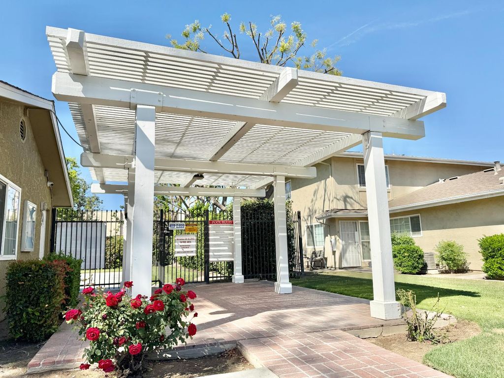 Image 19 of property listing at 495 W Santa Ana Avenue # 4, Clovis, CA 93612