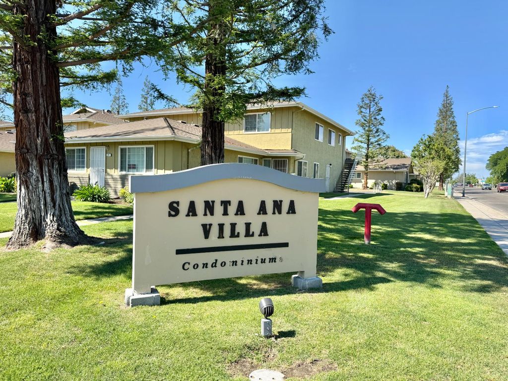 Image 2 of property listing at 495 W Santa Ana Avenue # 4, Clovis, CA 93612