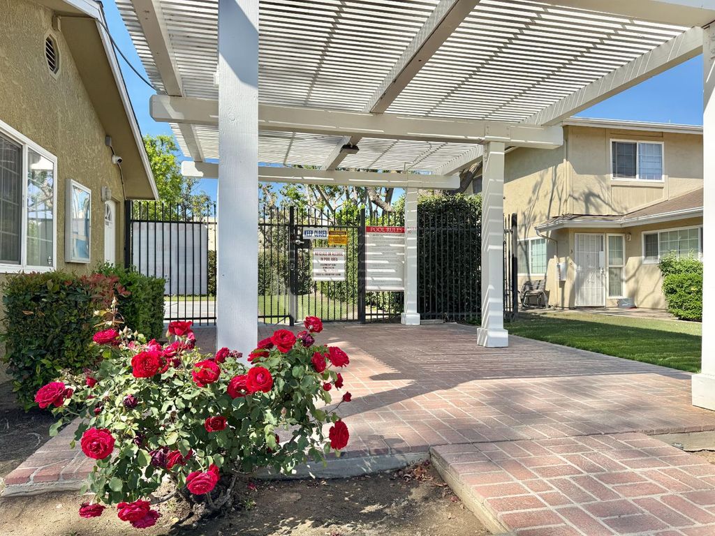 Image 20 of property listing at 495 W Santa Ana Avenue # 4, Clovis, CA 93612