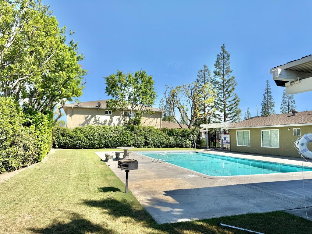 Image 21 of property listing at 495 W Santa Ana Avenue # 4, Clovis, CA 93612