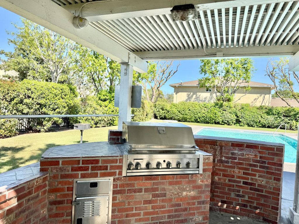 Image 22 of property listing at 495 W Santa Ana Avenue # 4, Clovis, CA 93612