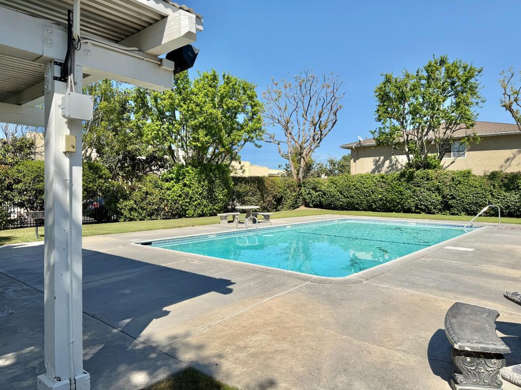 Image 23 of property listing at 495 W Santa Ana Avenue # 4, Clovis, CA 93612