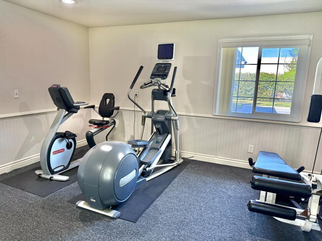 Image 26 of property listing at 495 W Santa Ana Avenue # 4, Clovis, CA 93612