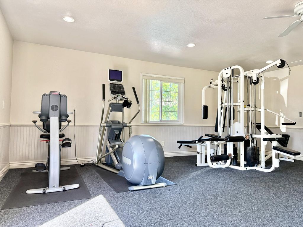 Image 28 of property listing at 495 W Santa Ana Avenue # 4, Clovis, CA 93612