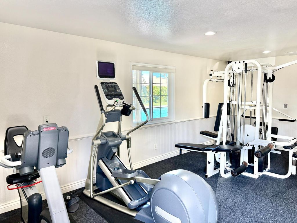 Image 30 of property listing at 495 W Santa Ana Avenue # 4, Clovis, CA 93612