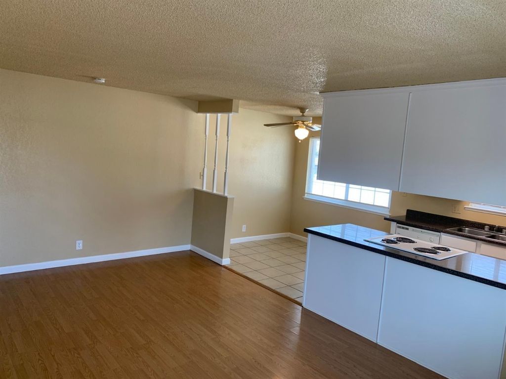 Image 9 of property listing at 495 W Santa Ana Avenue # 4, Clovis, CA 93612