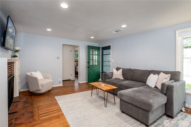 3418 NE 156th Street, Lake Forest Park, WA 98155