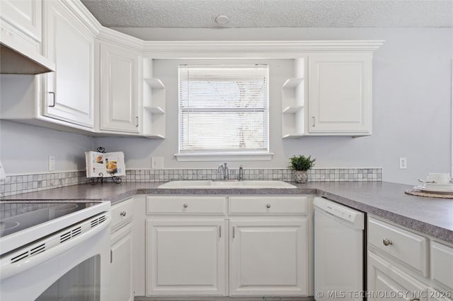 661 E 133rd Place, Glenpool, OK 74033