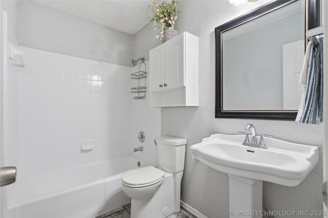 661 E 133rd Place, Glenpool, OK 74033