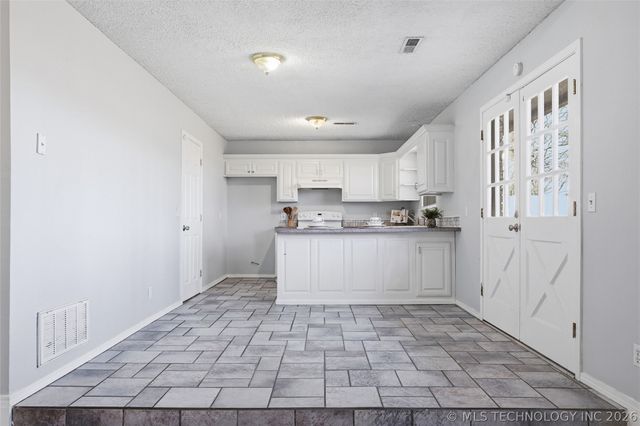 661 E 133rd Place, Glenpool, OK 74033