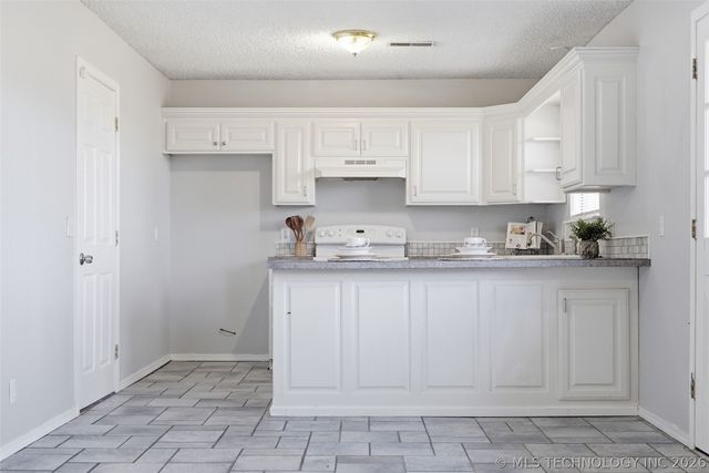 661 E 133rd Place, Glenpool, OK 74033