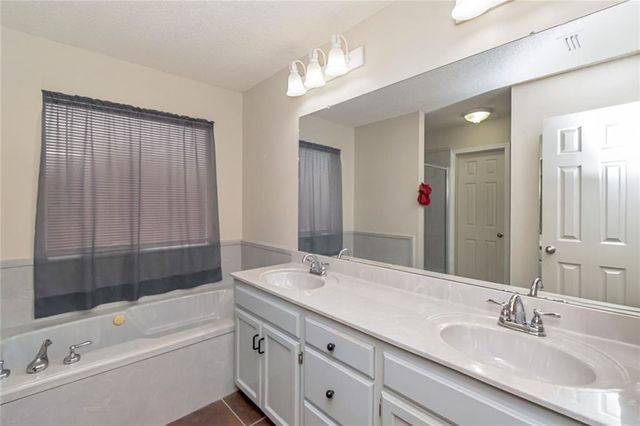 1200 Hillcrest Crossing E, Mobile, AL 36695