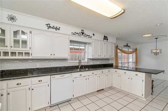 1200 Hillcrest Crossing E, Mobile, AL 36695