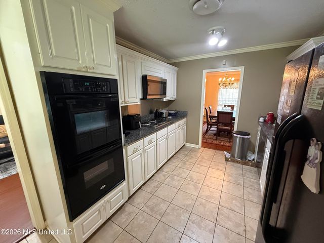 1842 Lake Trace Drive, Jackson, MS 39211