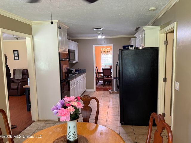 1842 Lake Trace Drive, Jackson, MS 39211