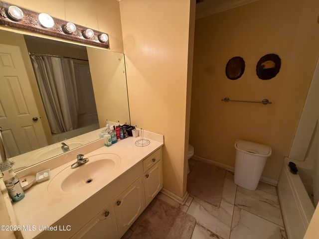 1842 Lake Trace Drive, Jackson, MS 39211
