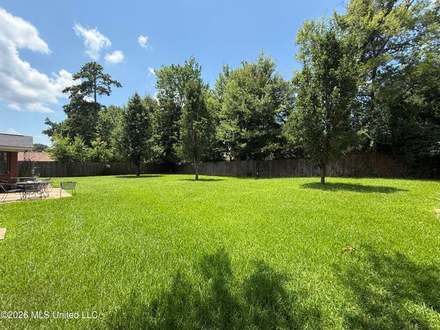 1842 Lake Trace Drive, Jackson, MS 39211