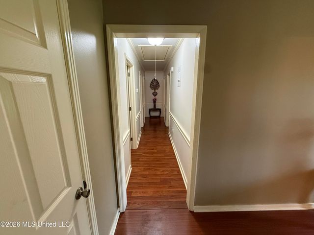 1842 Lake Trace Drive, Jackson, MS 39211