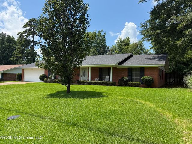 1842 Lake Trace Drive, Jackson, MS 39211
