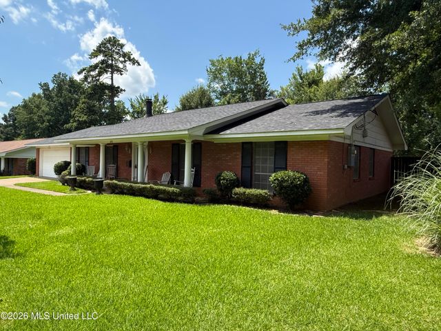 1842 Lake Trace Drive, Jackson, MS 39211