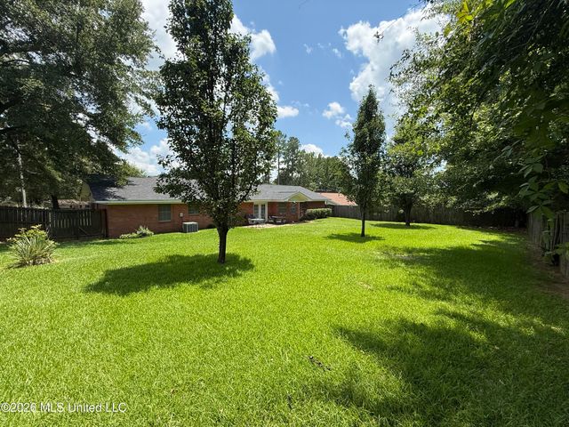 1842 Lake Trace Drive, Jackson, MS 39211