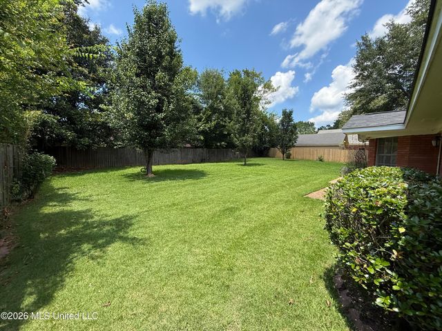 1842 Lake Trace Drive, Jackson, MS 39211