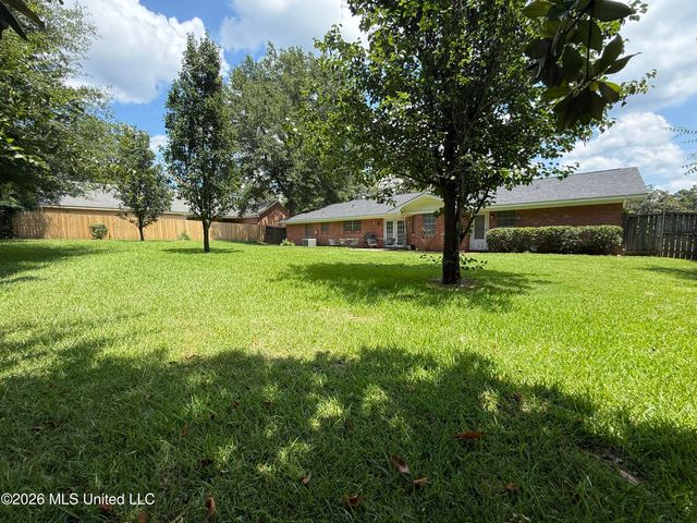 1842 Lake Trace Drive, Jackson, MS 39211