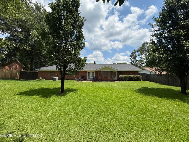 1842 Lake Trace Drive, Jackson, MS 39211