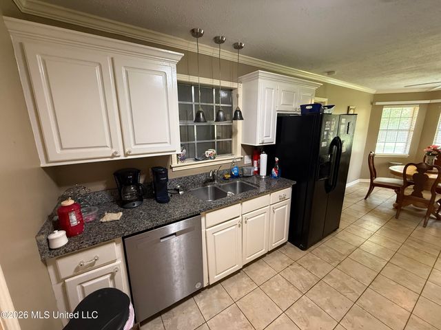 1842 Lake Trace Drive, Jackson, MS 39211