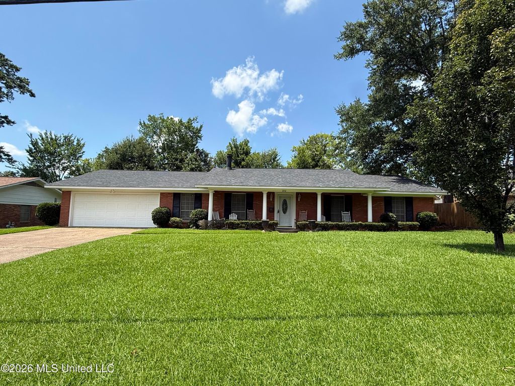 1842 Lake Trace Drive, Jackson, MS 39211